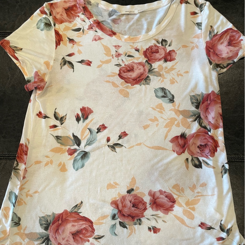 Women’s flower tee